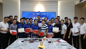Trao chứng chỉ học viên Khóa Đào tạo Bảo trì Thang máy nâng cao Trao chứng chỉ học viên Khóa Đào tạo Bảo trì Thang máy nâng cao