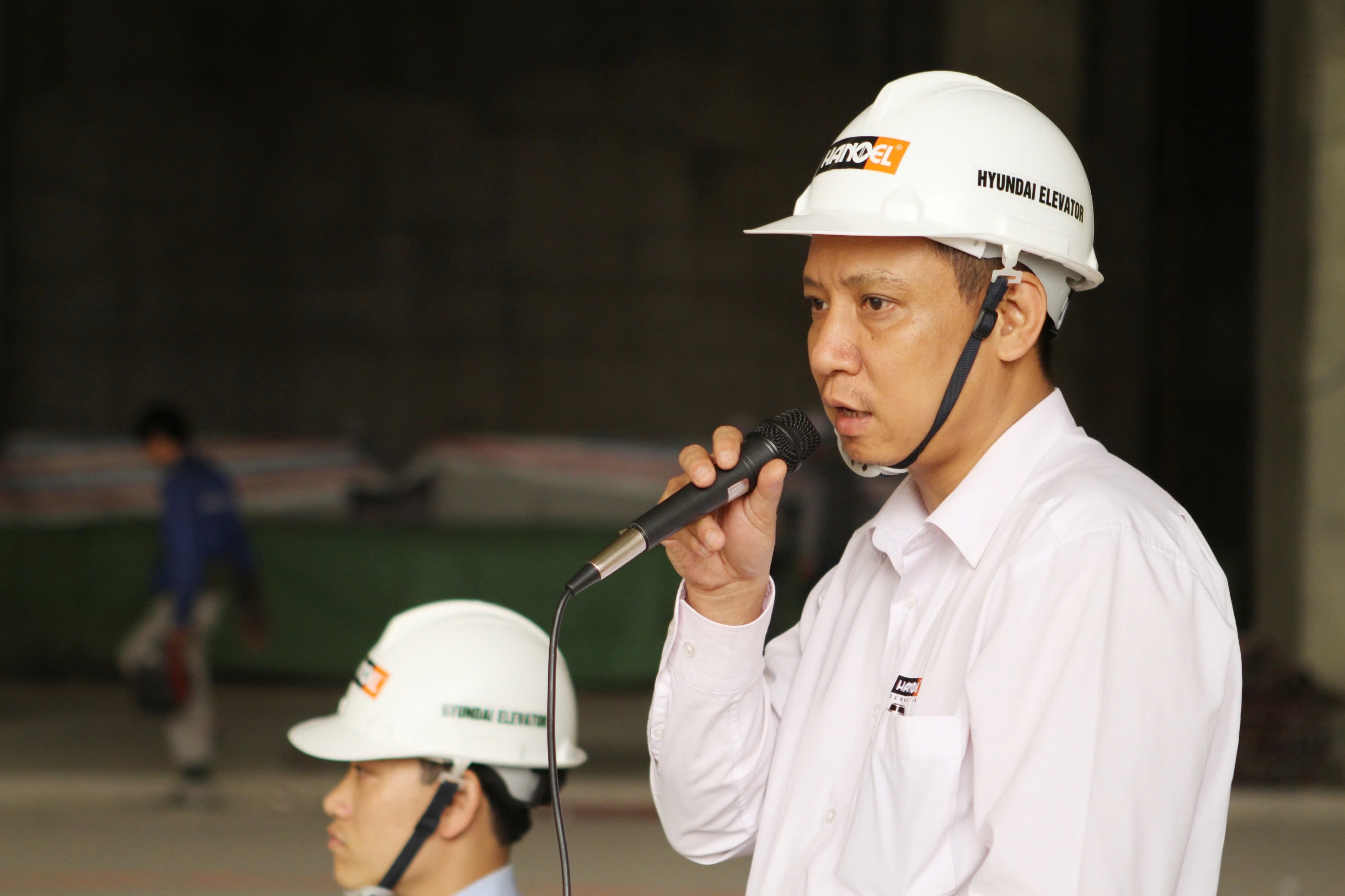 Ông Phạm Đại Nghĩa và Hanoel là đơn vị doanh nghiệp thang máy Việt Nam đầu tiên lắp đặt hệ thống thang máy, thang cuốn cho công trình siêu cao tầng
