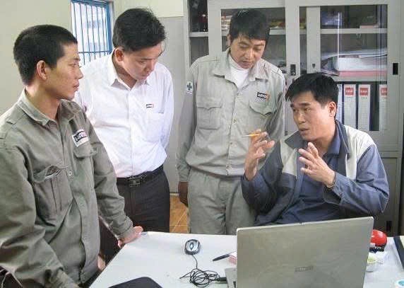 Năng lực của một nhà thầu thang máy không chỉ nằm ở kỹ thuật lắp đặt, mà còn nằm ở cách tổ chức con người, đảm bảo an toàn - vệ sinh, thiết bị...