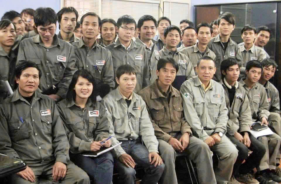 Đội ngũ cán bộ, nhân viên Hanoel đồng hành cùng ông Phạm Đại Nghĩa trong dự án lắp đặt thang máy tại toà Keangnam.