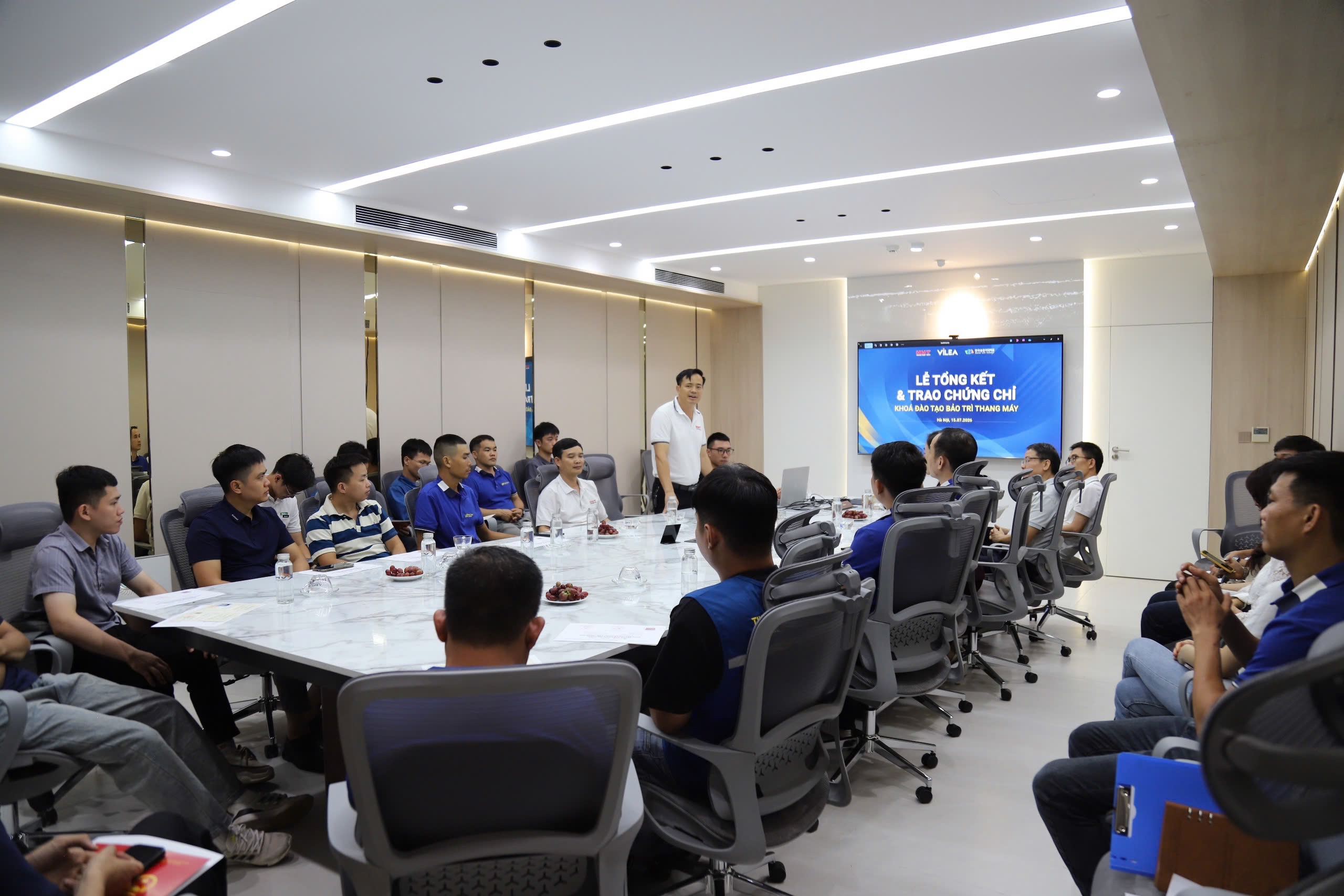 Lễ Tổng kết và Trao chứng chỉ cho học viên Khoá Đào tạo Bảo trì Thang máy Lễ Tổng kết và Trao chứng chỉ cho học viên Khoá Đào tạo Bảo trì Thang máy