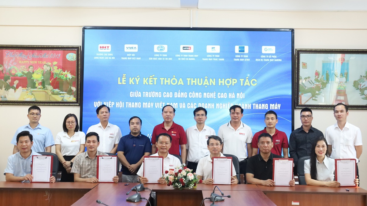 Hiệp hội Thang máy Việt Nam cùng các doanh nghiệp thang máy hội viên ký kết hợp tác đào tạo nhân lực ngành thang máy với trường Cao đẳng nghề Công nghệ cao Hà Nội Hiệp hội Thang máy Việt Nam cùng các doanh nghiệp thang máy hội viên ký kết hợp tác đào tạo nhân lực ngành thang máy với trường Cao đẳng nghề Công nghệ cao Hà Nội