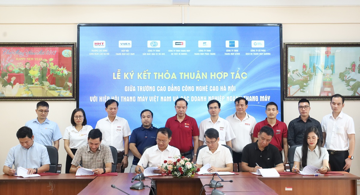 Sự hợp tác, đồng hành giữa Nhà trường – Hiệp hội – Doanh nghiệp sẽ góp phần thu hẹp khoảng cách giữa đào tạo và nhu cầu tuyển dụng, từng bước nâng cao chất lượng nhân lực ngành thang máy. Sự hợp tác, đồng hành giữa Nhà trường – Hiệp hội – Doanh nghiệp sẽ góp phần thu hẹp khoảng cách giữa đào tạo và nhu cầu tuyển dụng, từng bước nâng cao chất lượng nhân lực ngành thang máy.