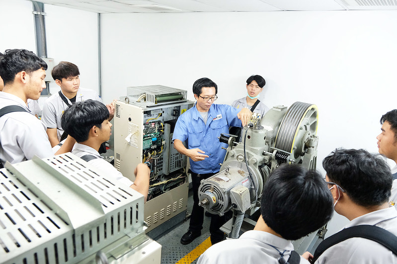 Số lượng thang máy ngày càng tăng cao, nhiều doanh nghiệp đối mặt với tình trạng thiếu hụt kỹ thuật viên. Số lượng thang máy ngày càng tăng cao, nhiều doanh nghiệp đối mặt với tình trạng thiếu hụt kỹ thuật viên.