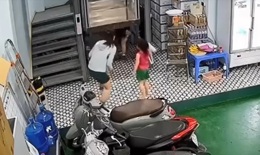 Đứng dưới tời nâng không có vách bao che, người phụ nữ gặp nạn Đứng dưới tời nâng không có vách bao che, người phụ nữ gặp nạn