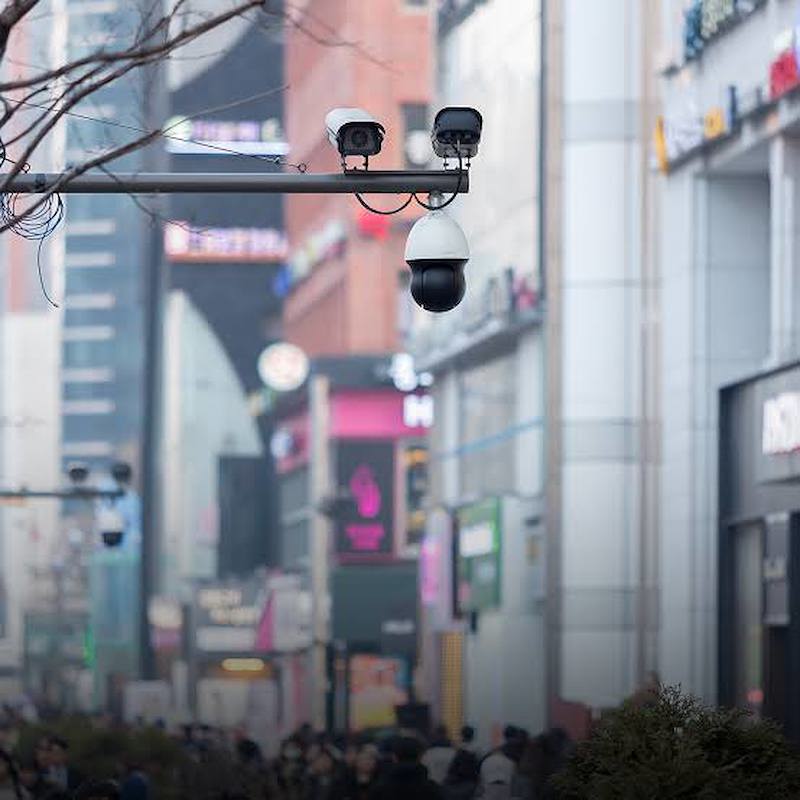 Đứng trước những vấn đề lo ngại an ninh mạng, các thiết bị CCTV do Hàn Quốc sản xuất đã dành được thị phần lớn tại thị trường Mỹ. Đứng trước những vấn đề lo ngại an ninh mạng, các thiết bị CCTV do Hàn Quốc sản xuất đã dành được thị phần lớn tại thị trường Mỹ.
