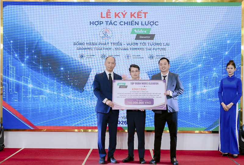 Nidec Elevator thông qua Hiệp hội Thang máy Việt Nam trao tặng tài trợ cho cơ sở hỗ trợ nghề thủ công cho người khuyết tật Vụn Art.