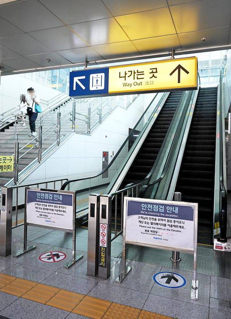 Hai tháng chờ linh kiện Trung Quốc, nhiều thang cuốn Hàn Quốc dừng hoạt động Hai tháng chờ linh kiện Trung Quốc, nhiều thang cuốn Hàn Quốc dừng hoạt động