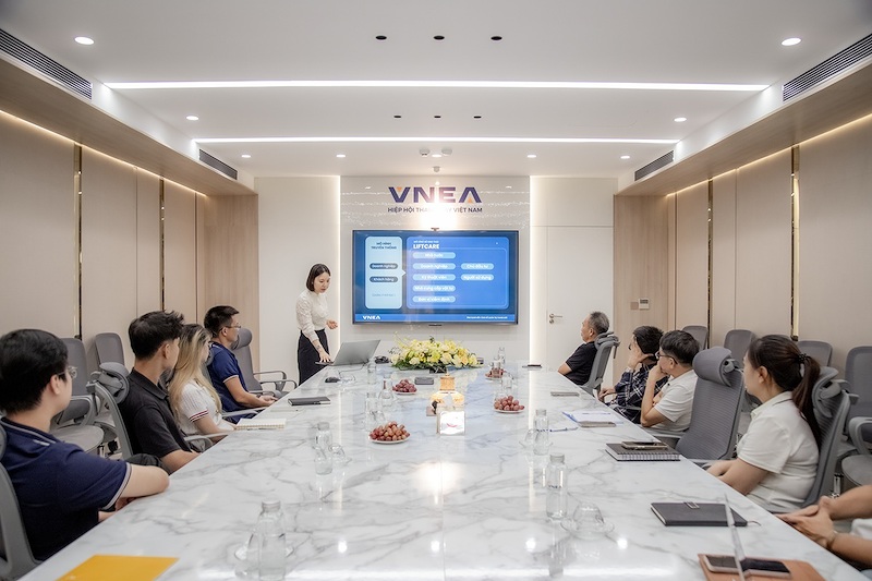 Đại diện Hiệp hội Thang máy Việt Nam trình bày về phần mềm LiftCare