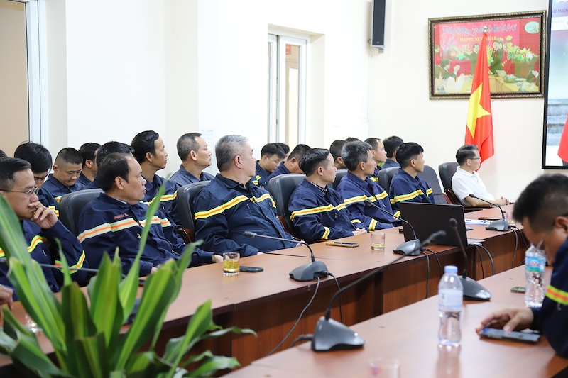 vnea tap huan cuu ho thang may cho can bo chi huy pccccnch cong an tp ha noi