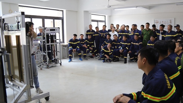 VNEA provides elevator rescue training for fire prevention, fighting, and rescue commanding officers of the Hanoi City Police.